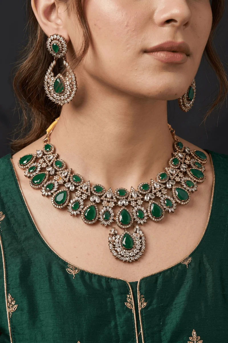 Traditional Antique Zircons & Gemstones Round Necklace Set